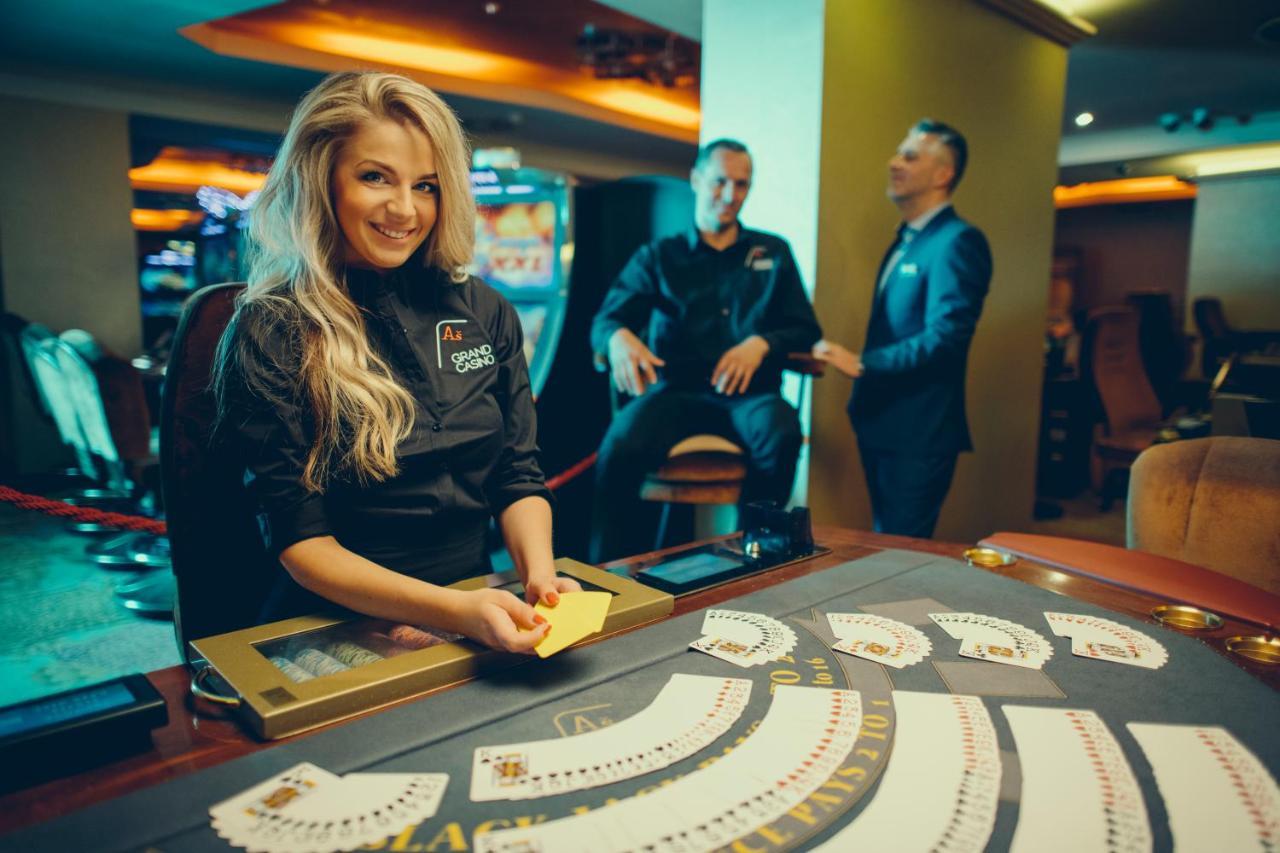 Hotel Grand Casino As à Aš Extérieur photo